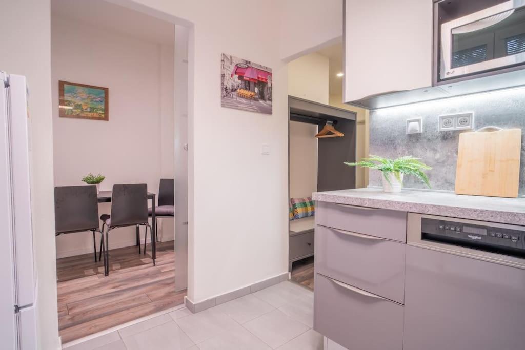 Sukromny Staromestsky Apartman V Uzasnej Lokalite/Cozy Old-Town Apartment In A Great Neighborhood Pozsony Kültér fotó